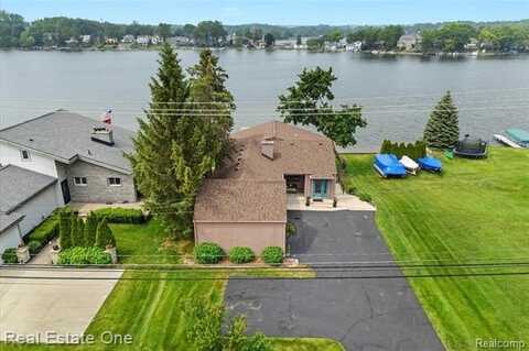 10164 Elizabeth Lake Road, White Lake, MI 48386