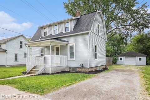 205 School Street, Almont, MI 48003