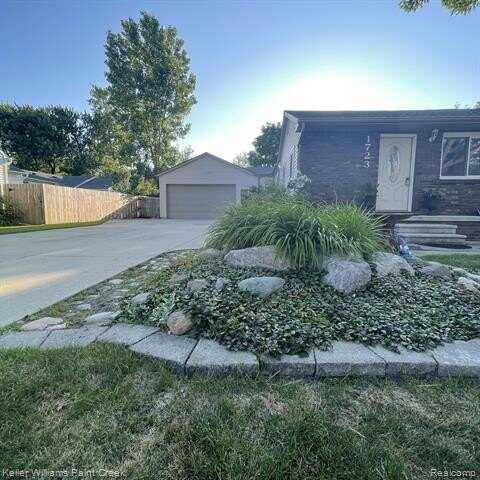 1723 Kirkton Dr. Drive, Troy, MI 48083