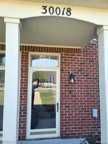 30018 HERITAGE Parkway, Warren, MI 48092