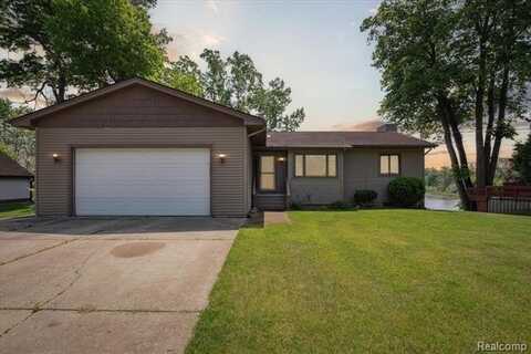 88 W Peterson Drive, Brighton, MI 48114