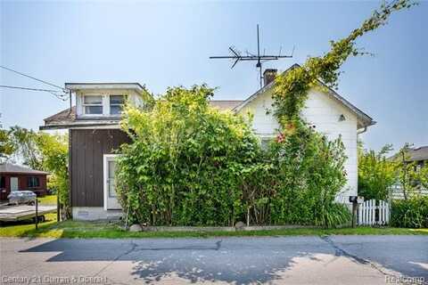 7310 Lakeshore Drive, Newport, MI 48166
