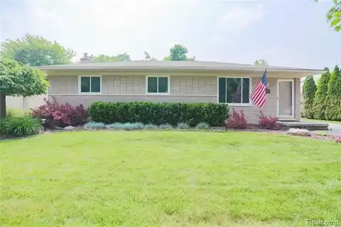 40755 Oakwood Court, Clinton Township, MI 48038