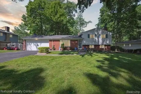 5605 Kingfisher Lane, Clarkston, MI 48346