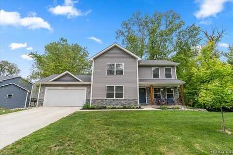 2230 Briar Ridge, Wolverine Lake, MI 48390