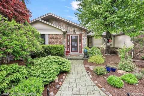 1162 HEIGHTS Road, Lake Orion, MI 48362