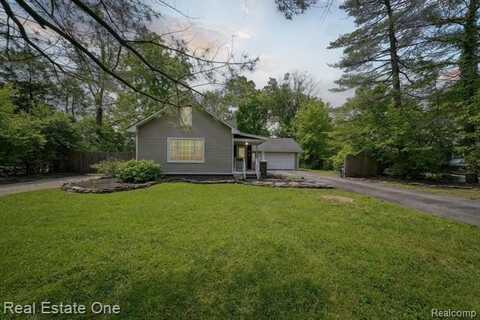 8921 Lake Road, Grosse Ile, MI 48138