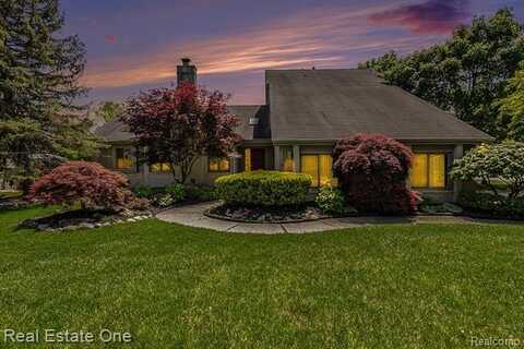 5299 Pond Bluff Drive, West Bloomfield, MI 48323