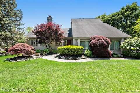 5299 Pond Bluff Drive, West Bloomfield, MI 48323