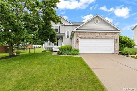 13545 Hunters Crossing, Bath, MI 48808