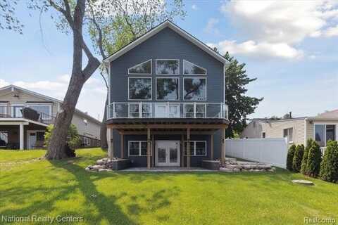 6130 Bullard Road, Fenton, MI 48430