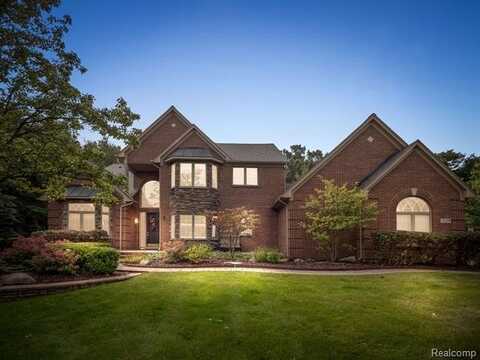 3139 WOODLAND RIDGE Trail, Milford, MI 48380