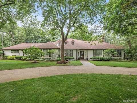 24596 RIVERWOOD Drive, Franklin, MI 48025