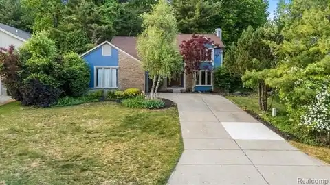 2696 Cedar Key Drive, Lake Orion, MI 48360