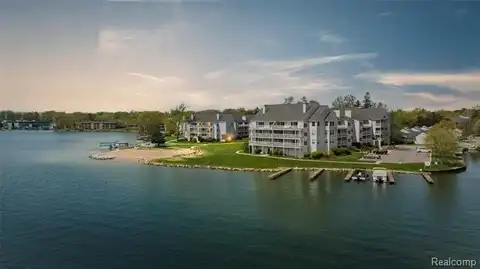 3565 Port Cove Drive, Waterford, MI 48328
