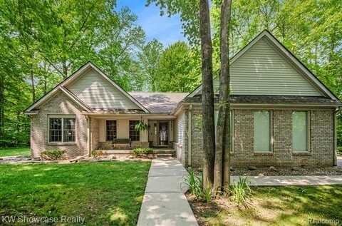 3675 S Commerce Road, Commerce Township, MI 48390