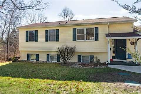 3772 E COON LAKE Road, Howell, MI 48843