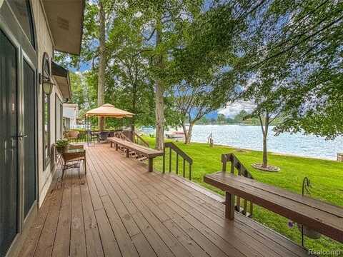3541 Highland Blvd, Highland, MI 48356