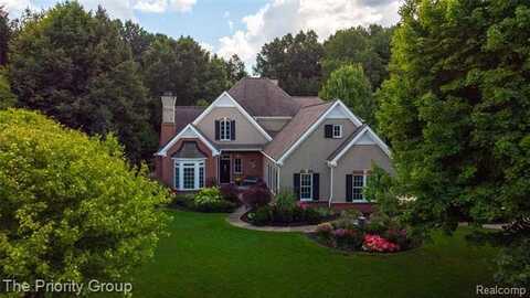 7730 Parkcrest Circle, Clarkston, MI 48348