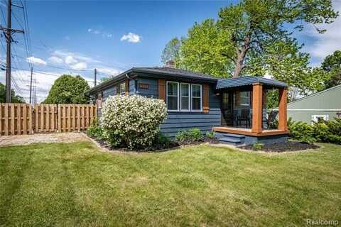 7770 AUSTERE Drive, Waterford, MI 48329