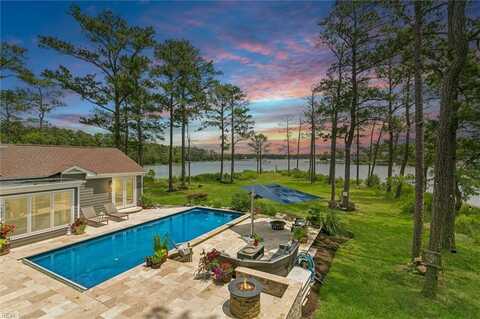 102 Willow Leaf Drive, Yorktown, VA 23692