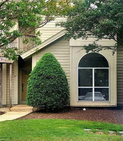 511 E Lake Circle, Chesapeake, VA 23322