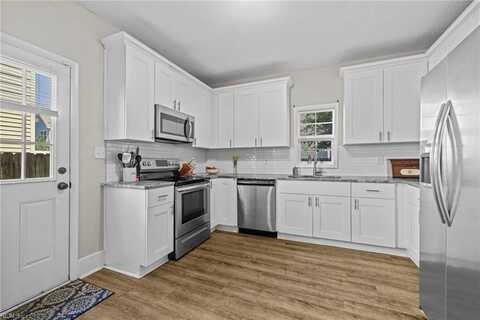 2105 Portlock Rd, Chesapeake, VA 23324