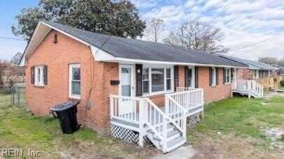 33 Carver Cir, Portsmouth, VA 23701