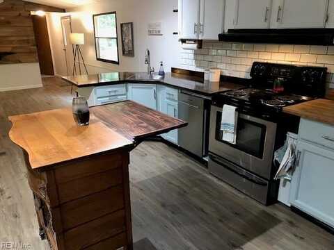 9917 Friendship Road, North, VA 23128