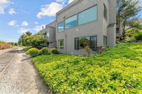 5858 S RIVERIDGE LN, Portland, OR 97239