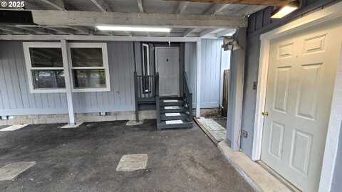 812 S 3RD ST, Cottage Grove, OR 97424