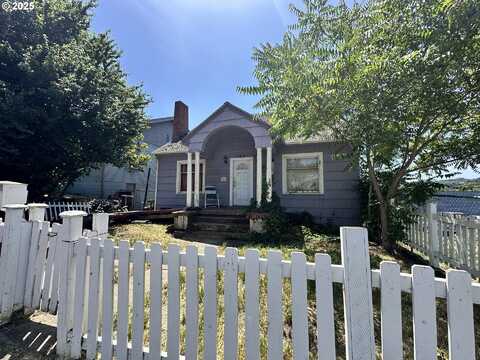 725 SE BLAKELEY AVE, Roseburg, OR 97470