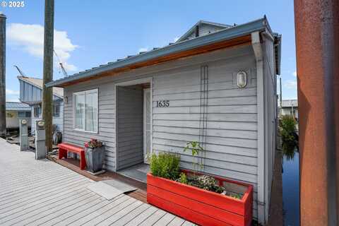 1635 N Jantzen AVE, Portland, OR 97217