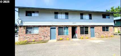 587 W BERDINE ST, Roseburg, OR 97471