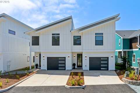 42 Washington ST, Rockaway Beach, OR 97136