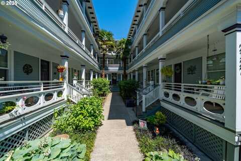2127 NW IRVING ST, Portland, OR 97210