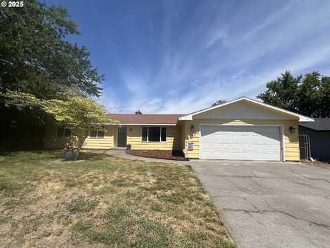 940 W MADRONA AVE, Hermiston, OR 97838