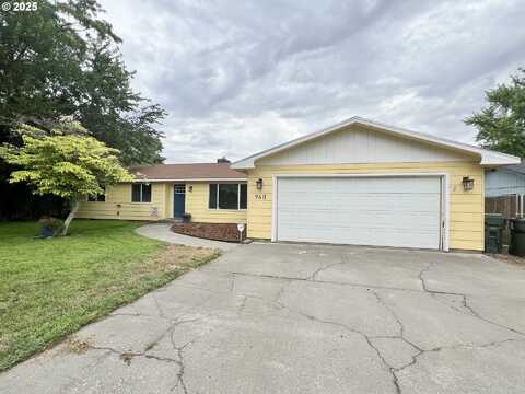 940 W MADRONA AVE, Hermiston, OR 97838