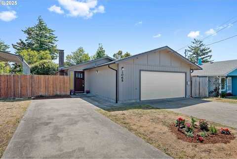 1065 FENWICK ST, Coos Bay, OR 97420