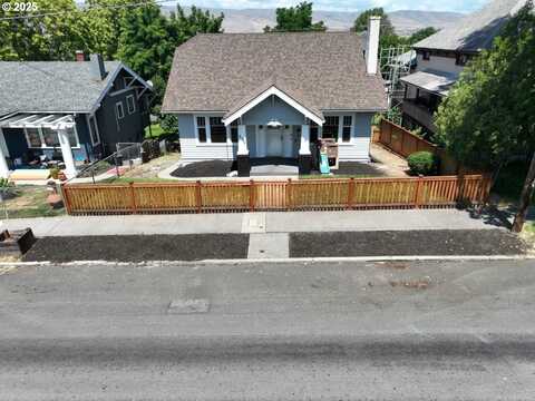 609 E 10TH ST, The Dalles, OR 97058