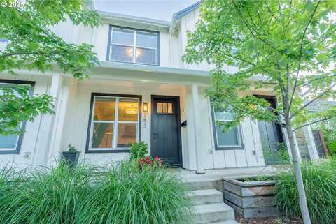 5253 NE 32ND PL, Portland, OR 97211