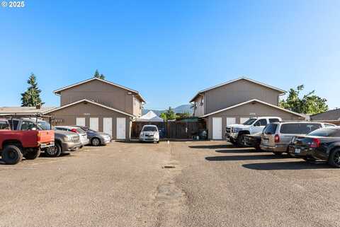 1194 R ST, Springfield, OR 97477