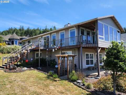 220 8TH ST, Port Orford, OR 97465