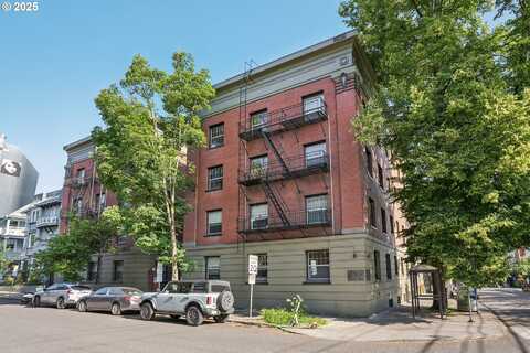 2109 NW IRVING ST, Portland, OR 97210