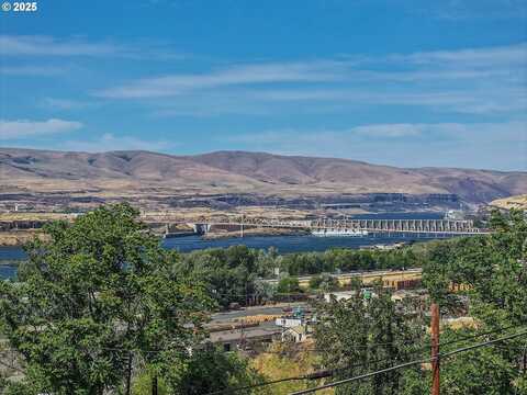 2205 E 9TH ST, The Dalles, OR 97058
