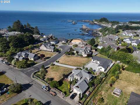 7205 EDGE CLIFF DR, Brookings, OR 97415