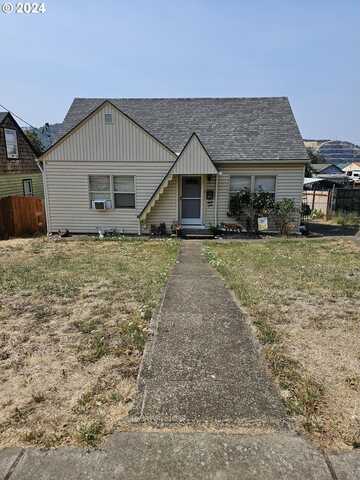 1710 SE MAIN ST, Roseburg, OR 97470
