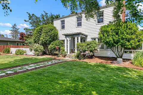 1112 S 6TH ST, Cottage Grove, OR 97424