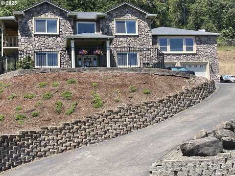 1584 NW AVERY ST, Roseburg, OR 97471