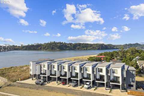 280 NW Huckleberry ST, Waldport, OR 97394